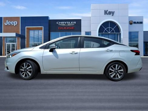 Used 2021 Nissan Versa SV FWD image 2