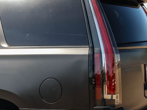 Used 2019 Cadillac Escalade Platinum w/ Escalade Sport Edition image 8