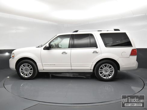Used 2014 Lincoln Navigator 2WD image 3