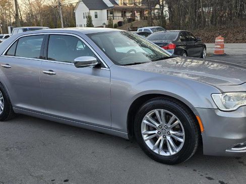 Used 2017 Chrysler 300 C image 3