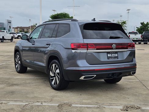 Used 2025 Volkswagen Atlas SE image 6