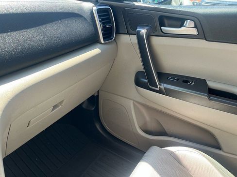 Used 2020 Kia Sportage LX FWD image 24
