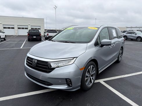 Used 2024 Honda Odyssey Touring image 2