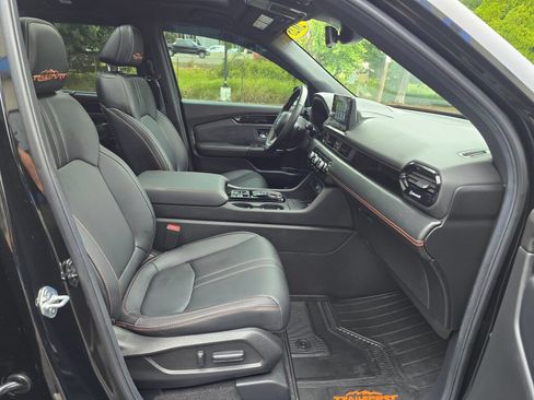 Certified 2025 Honda Pilot TrailSport image 11