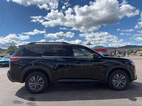 Used 2025 Nissan Pathfinder SV AWD/4WD image 9