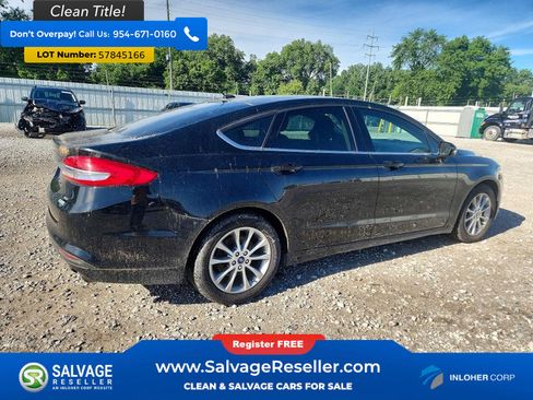 Used 2017 Ford Fusion SE w/ Fusion SE Technology Package FWD image 4