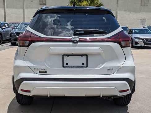 Used 2023 Nissan Kicks SV FWD image 7