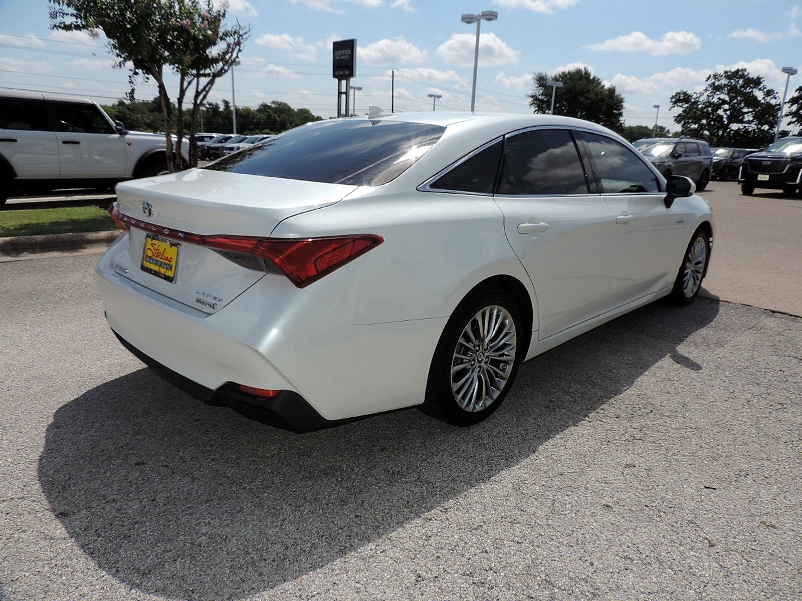 Used 2019 Toyota Avalon Limited FWD image 5