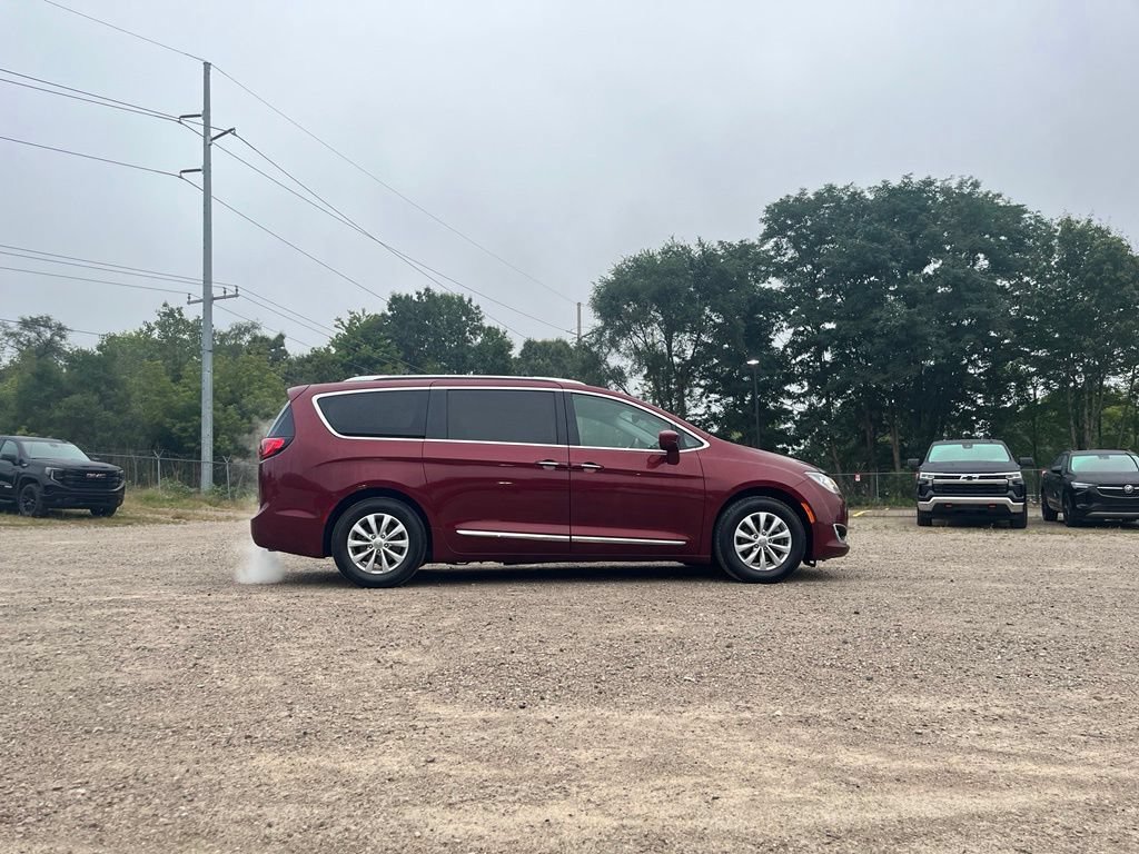 Used 2019 Chrysler Pacifica Touring-L FWD image 8