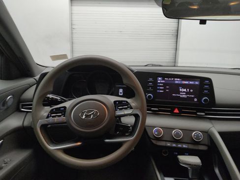 Used 2021 Hyundai Elantra SE FWD image 22