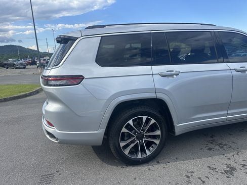 Used 2021 Jeep Grand Cherokee L Overland w/ Luxury Tech Group IV AWD/4WD image 8