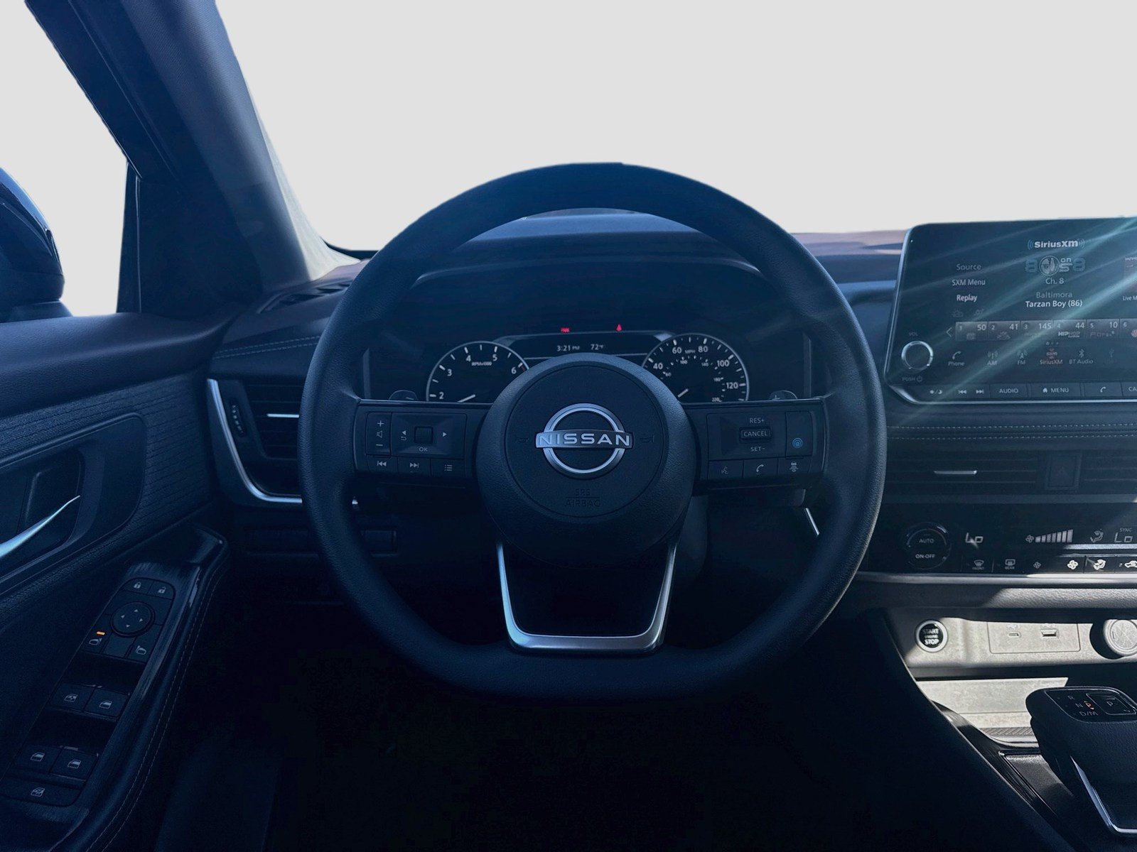 Used 2023 Nissan Rogue SV AWD/4WD image 22