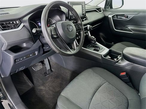Used 2020 Toyota RAV4 XLE image 18