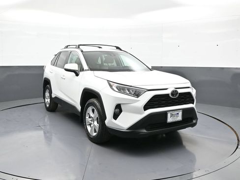 Used 2021 Toyota RAV4 XLE AWD/4WD image 3