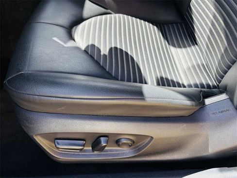 Used 2023 Toyota Camry SE image 19