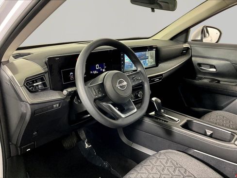 Certified 2025 Nissan Kicks SV w/ SV Premium Package AWD/4WD image 17