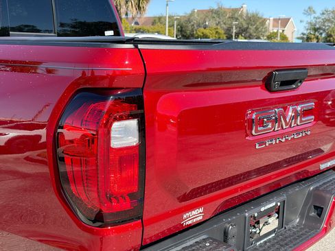 Used 2025 GMC Canyon Elevation w/ Convenience Package image 10