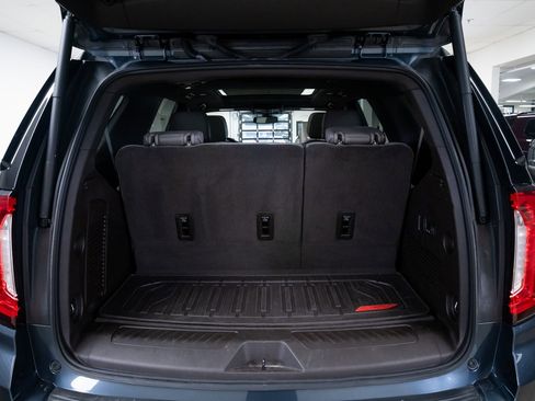 Used 2021 GMC Yukon SLT w/ SLT Premium Package image 8