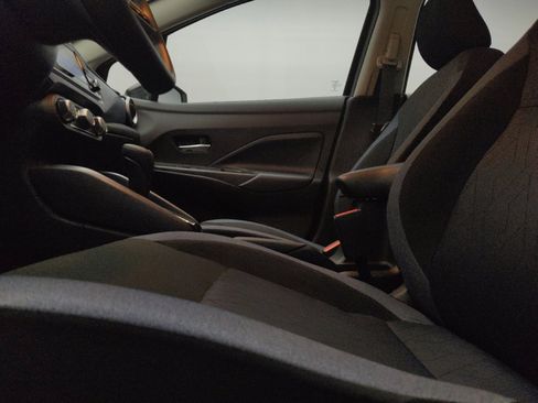 Used 2025 Nissan Versa SV FWD image 17