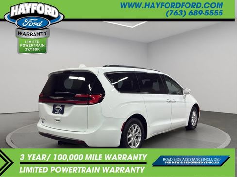 Used 2022 Chrysler Pacifica Touring-L FWD image 3
