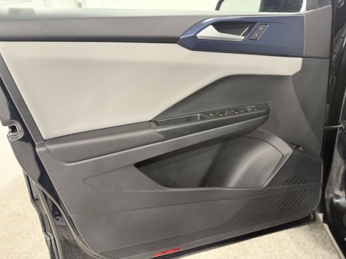 Certified 2023 Volkswagen Taos SE w/ Black Wheel Package image 11