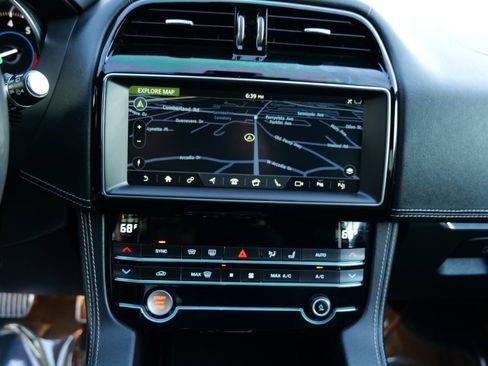 Used 2019 Jaguar F-PACE S image 22