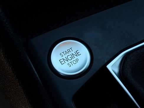 Certified 2022 Volkswagen Taos SE image 30