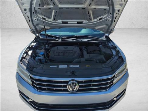 Used 2018 Volkswagen Passat 2.0T SEL Premium image 27