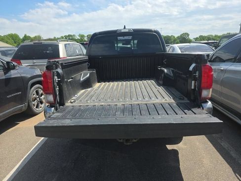 Used 2022 Toyota Tacoma SR5 RWD image 9