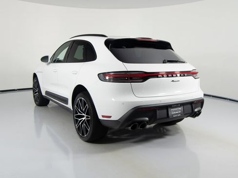 Certified 2026 Porsche Macan AWD/4WD image 3