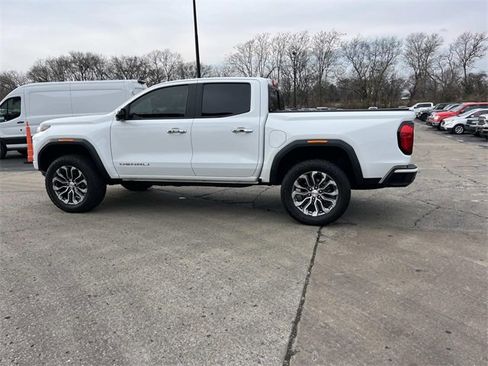 Used 2024 GMC Canyon Denali image 6