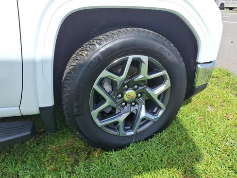 Used 2024 GMC Sierra 1500 SLT w/ SLT Premium Plus Package AWD/4WD image 9