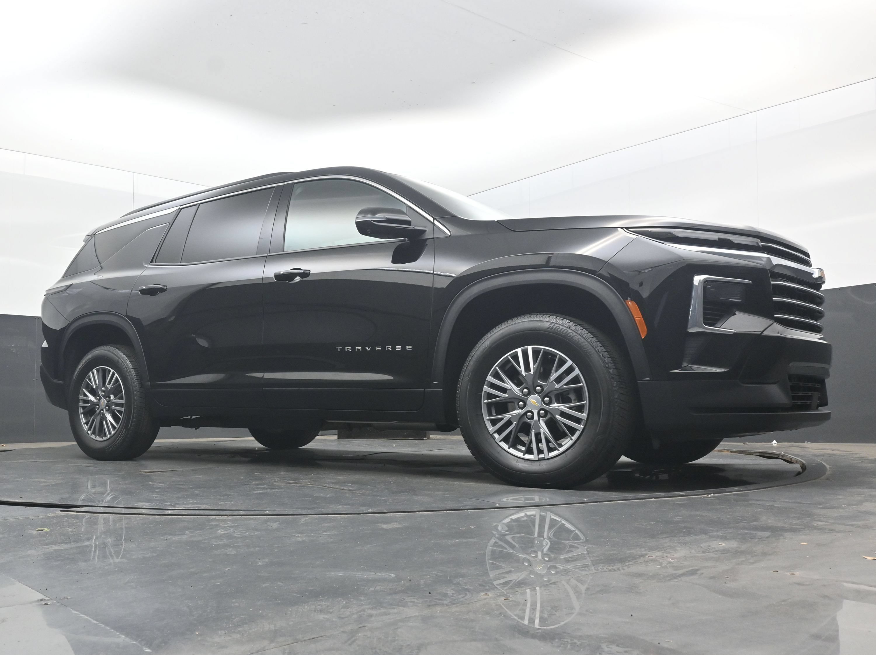Used 2026 Chevrolet Traverse LT w/ Driver Confidence Package FWD image 24