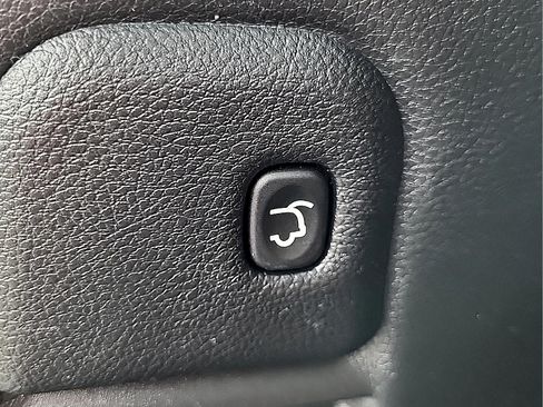 Used 2019 Jeep Grand Cherokee Altitude AWD/4WD image 32