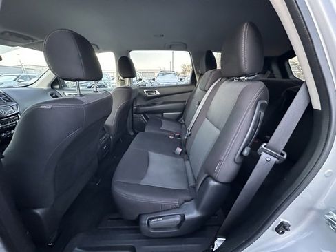 Used 2020 Nissan Pathfinder S image 25