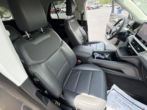 Used 2025 Ford Explorer Active w/ Active Comfort Package AWD/4WD image 31