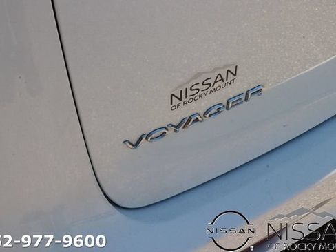 Used 2023 Chrysler Voyager LX FWD image 8