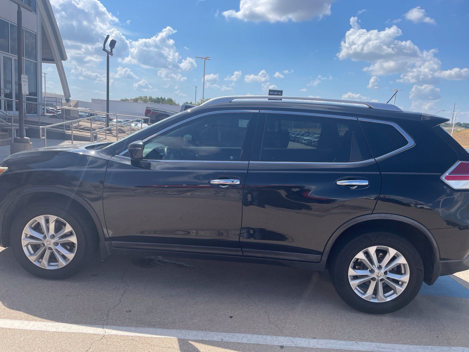 Used 2016 Nissan Rogue SV FWD image 21