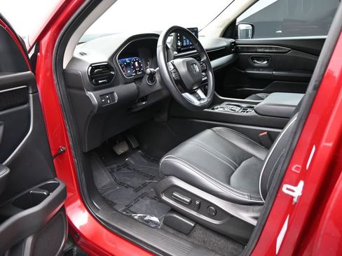 Used 2023 Honda Pilot Elite image 2