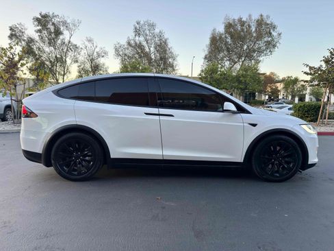 Used 2016 Tesla Model X 90D image 9