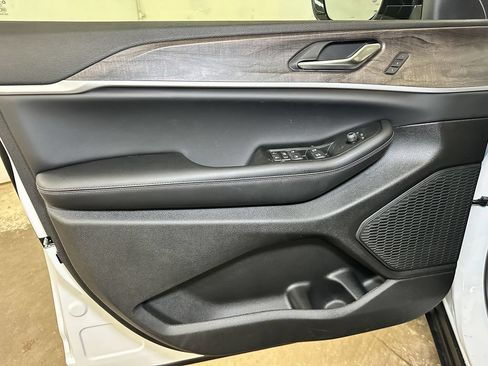 New 2026 Jeep Grand Cherokee Limited AWD/4WD image 17