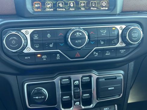 Used 2021 Jeep Wrangler Unlimited Rubicon w/ Trailer Tow Package image 15