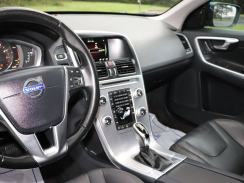 Used 2017 Volvo XC60 T5 Dynamic w/ Preferred Option Package AWD/4WD image 11