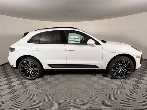 Certified 2025 Porsche Macan image 8