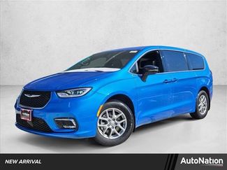 New 2026 Chrysler Pacifica Select video 1