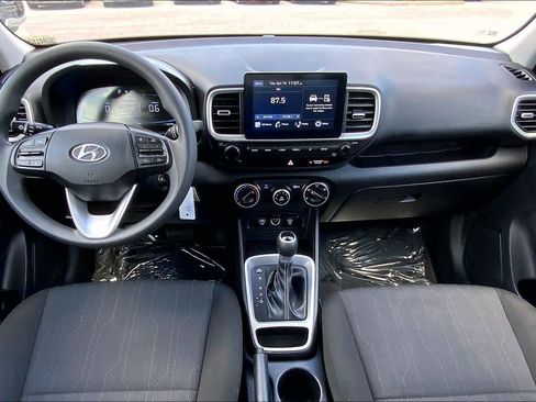 Used 2025 Hyundai Venue SE FWD image 14