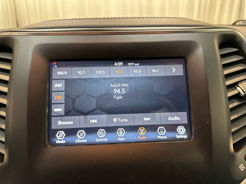 Used 2020 Jeep Cherokee Latitude Plus w/ Cold Weather Group image 14