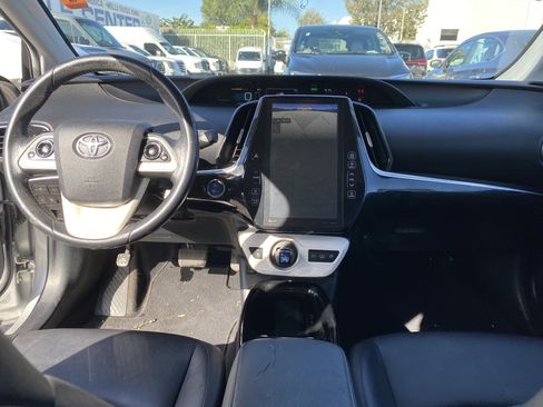 Used 2017 Toyota Prius Prime Premium w/ Preferred Accessory Package FWD image 17