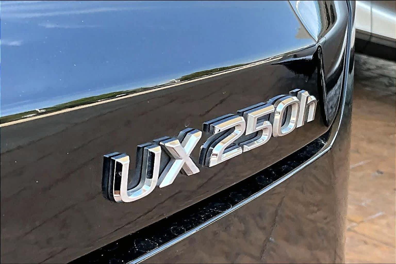 Used 2024 Lexus UX 250h FWD w/ Premium Package image 28