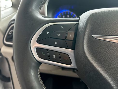 Used 2023 Chrysler Voyager LX FWD image 18